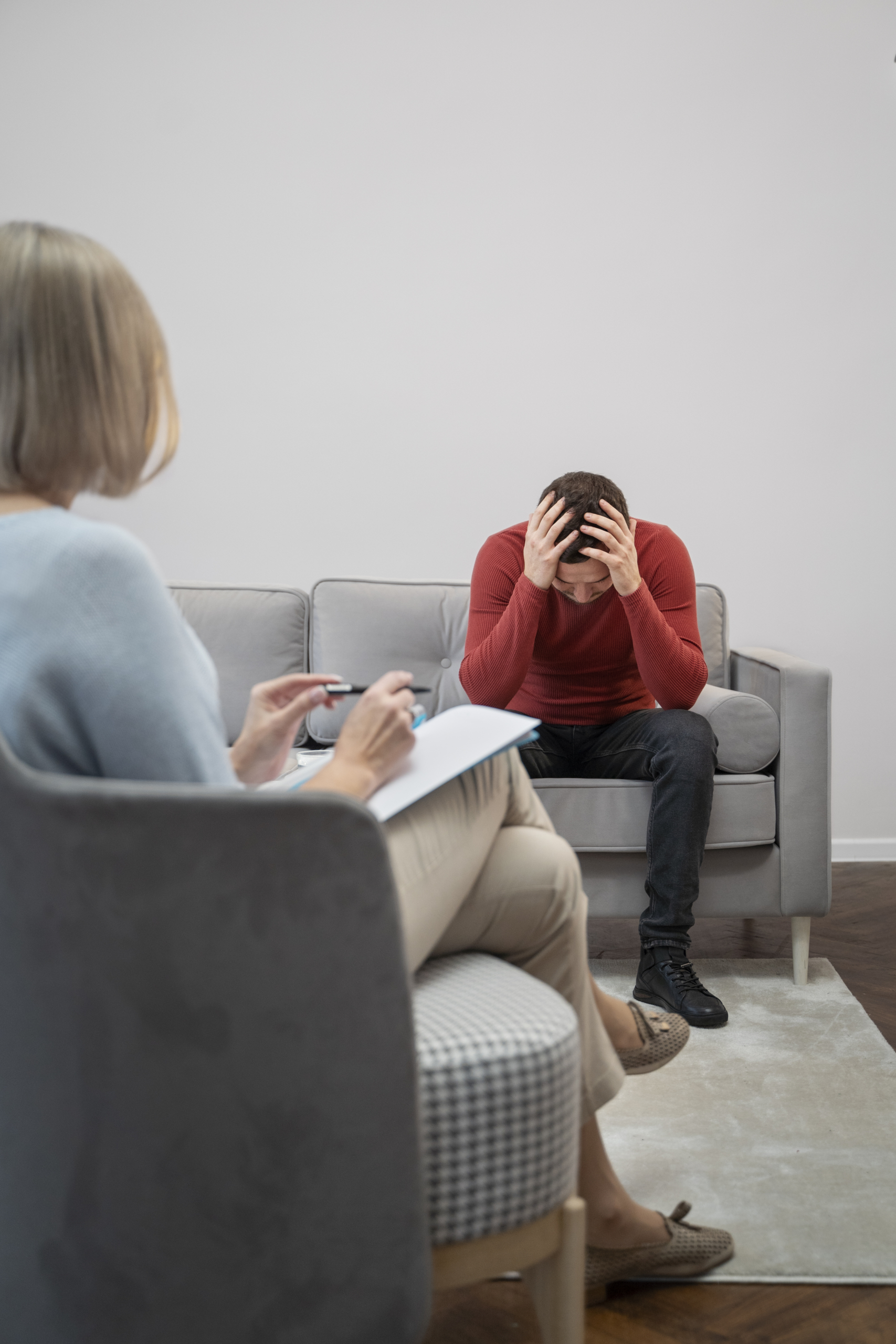 person-suffering-from-ptsd-psychologist